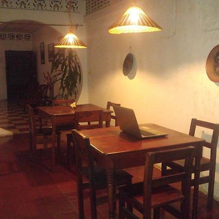 Casa Nica Leon Hostel Buitenkant foto