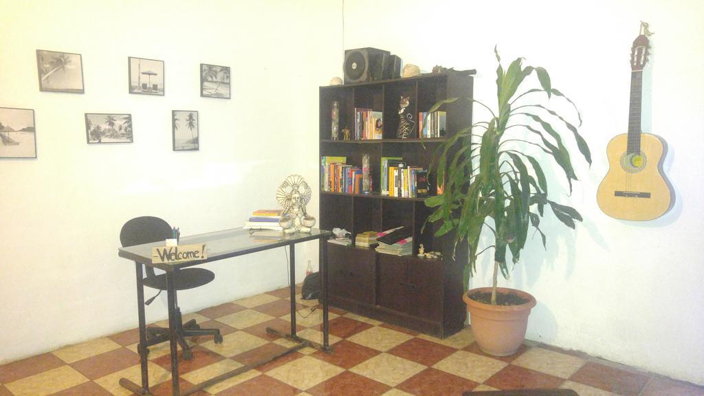 Casa Nica Leon Hostel Buitenkant foto
