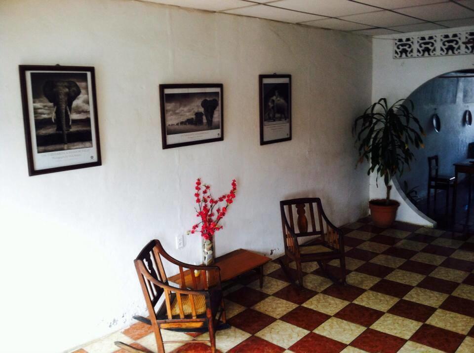 Casa Nica Leon Hostel Buitenkant foto